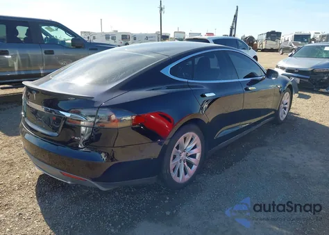 2015 Tesla Model S 70D/85D/P85D z USA, uszkodzony, nr VIN 5YJSA1H27FFP78307